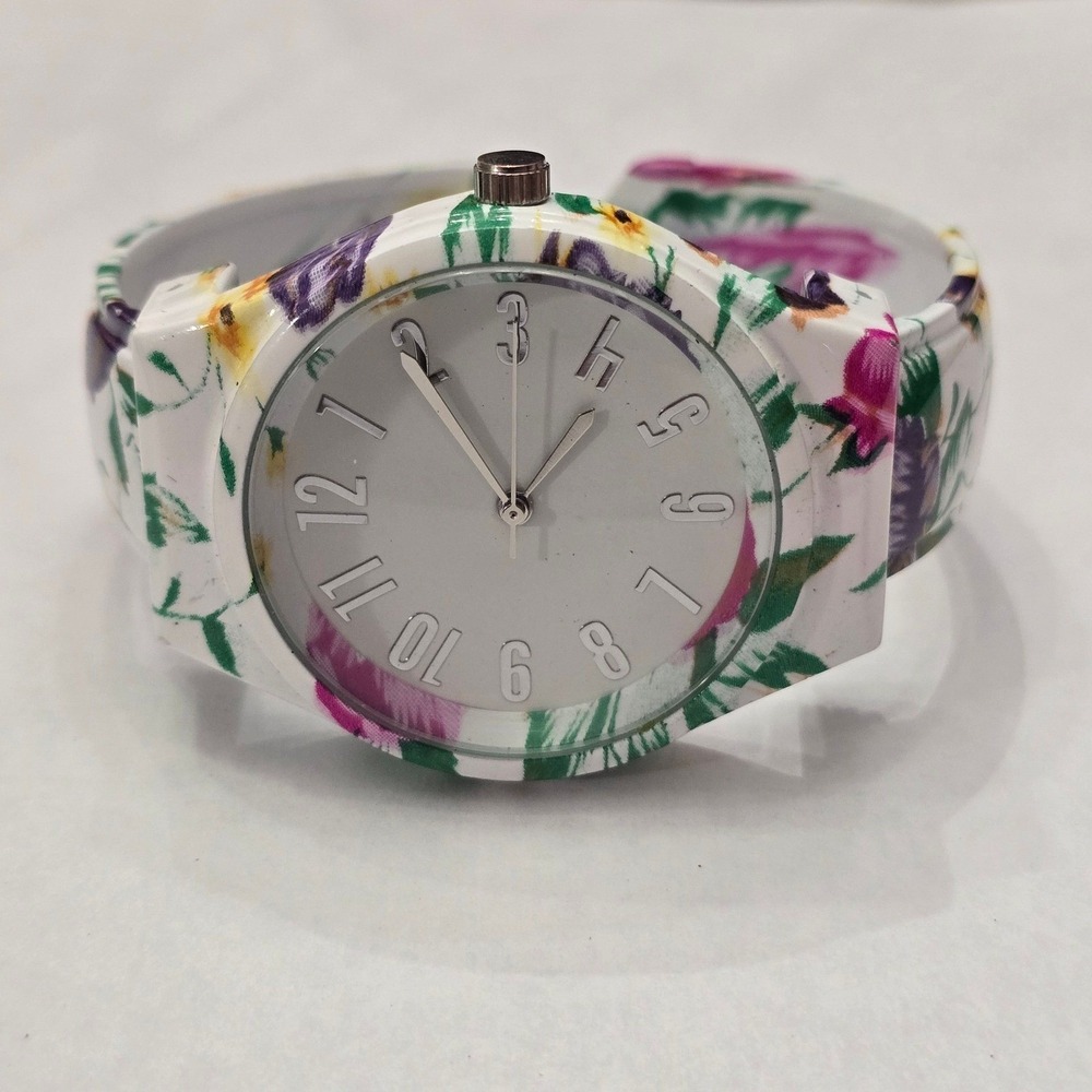 Beautiful Hinge watch Womens with Floral details
